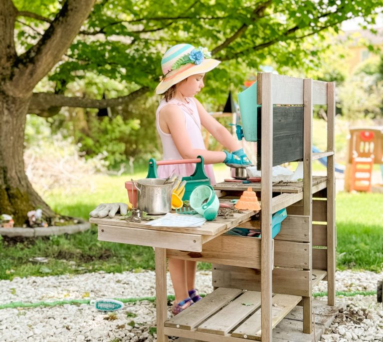 Backyard Fun: Mud Kitchen.